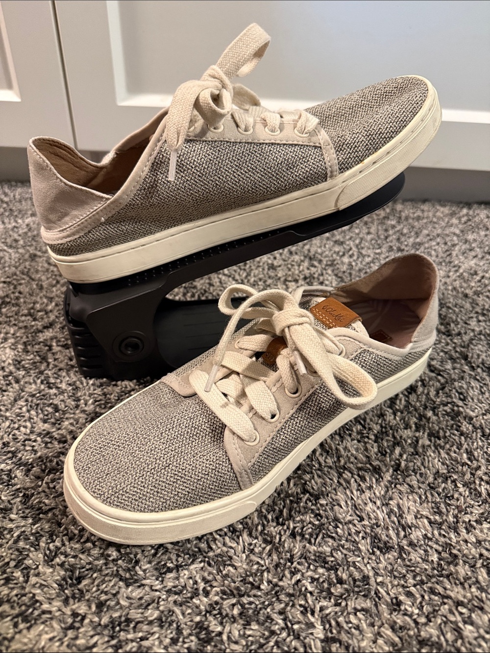 OluKai Pehuea Li Gray Knit Sneakers Women’s Size 9